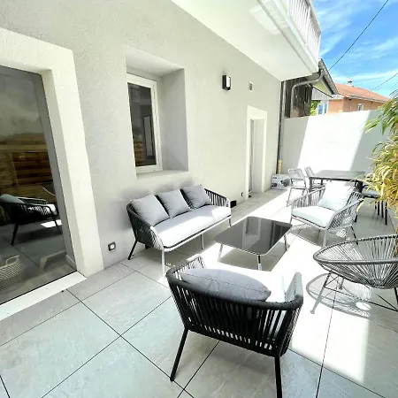 Le Patio**** T3 Avec Terrasse, Centre D'aix-les-b. Lägenhet *